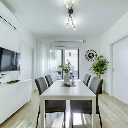 Alegria Apartment *