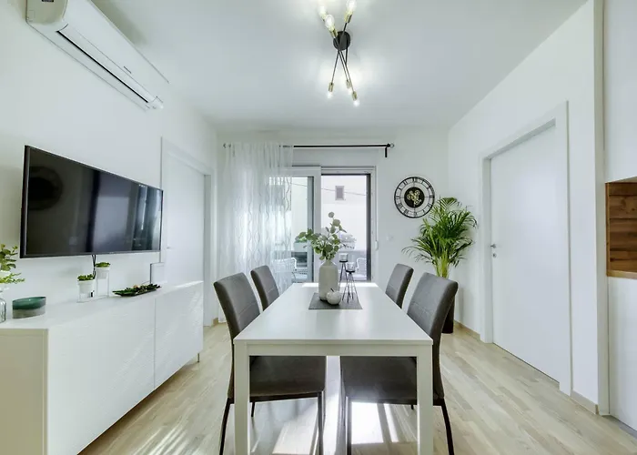 Alegria Apartment *